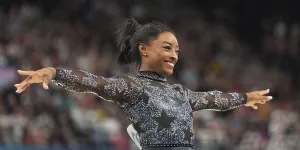 JO Paris 2024 : Simone Biles éblouissante dans son justaucorps aux 10 000 cristaux, le plus cher de l'histoire des Jeux