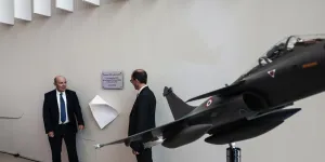 Réindustrialisation : le Rafale, cet avion dont raffolent les régions, de l'Île-de-France à la Nouvelle-Aquitaine