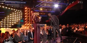 NRJ Music Awards 2025 : "Non merci !", Héléna Bailly met un vent à Ahmed Sylla au moment de récupérer son prix