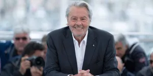 Alain Delon : son chauffeur balance sur l'acteur, "10 000 euros chacun dans notre slip" et un pistolet toujours chargé