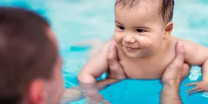 Bébés nageurs : 4 choses à savoir sur cette activité très prisée des parents