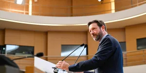 Scanners, vidéosurveillance algorithmique : la région Auvergne-Rhône-Alpes veut renforcer la sécurité devant les lycées