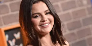 Selena Gomez : son chéri Benny Blanco dans le classement des hommes les plus sexy ? La Toile s'enflamme