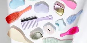 Nœuds, casse, sécheresse, tiraillement, … voici la brosse parfaite qui démêle vos cheveux sans efforts et sans douleurs