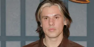 "Quand je pense à lui, ça m’apaise" : Orelsan fait de rares révélations sur son fils