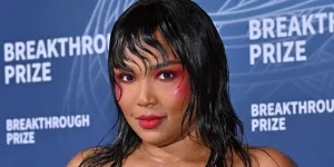 La chanteuse Lizzo de nouveau dans la panade… Elle est poursuivie pour plagiat