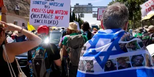 "Si nous ne les ramenons pas maintenant, nous les perdrons à jamais" : manifestations, blocages, et appel à la grève en Israël