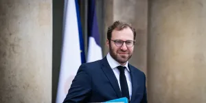 Arriviste, sans conviction personnelle et pantin de la Macronie : Antoine Armand, la copie qu’on forme