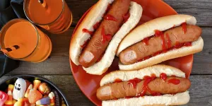 Hot-dogs doigts coupés : voici la recette préférée des enfants pour Halloween