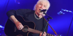 Hugues Aufray, le plus vieux chanteur en tournée… et ce n'est "pas pour l'argent"