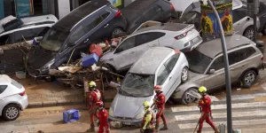 Inondations catastrophiques à Valence: l'Espagne entame un deuil national de trois jours