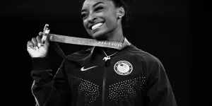 Simone Biles : le collier en forme de chèvre, orné de 546 diamants, qu'elle portait aux JO hier a une signification bien particulière