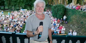Pourquoi Hugues Aufray veut une cérémonie publique après sa mort : "Des gens m’aiment partout en France"