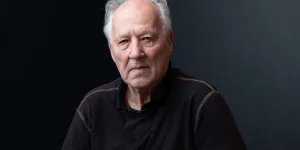 "Je me méfie de trop d’introspection" : on a rencontré Werner Herzog… et il n'est pas si effrayant !