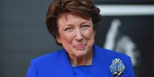 "Vous êtes gouine", Roselyne Bachelot choque Léa Salamé, Nagui et tous les invités de "Quelle époque"