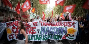 "Tout le monde déteste les politiques" : face au chaos, une France à l'arrêt