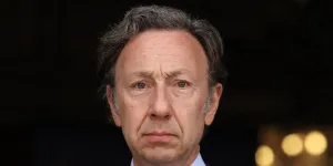 Stéphane Bern “effondré” après le braquage du Louvre, il regrette “une France en perdition”