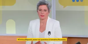 Interdiction de l'abaya à l'école : pour Sandrine Rousseau, le gouvernement "stigmatise les femmes sur leur corps et sur leur habillement"