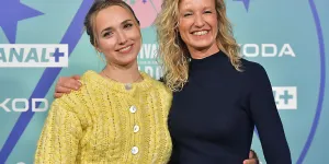 Chloé Jouannet célèbre avec humour l’anniversaire de sa mère Alexandra Lamy