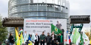 Devant le Parlement européen, une centaine d’agriculteurs s’inquiètent d’une possible réforme de la PAC