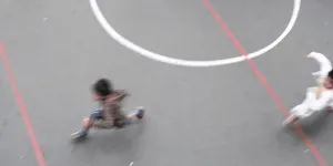 Surveillance dans la cour de récréation