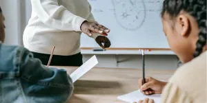 École : le rapport choc sur le malaise des enseignants, abandonnés de la République.