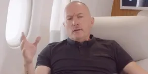 “Arrête avec tes questions à la con” : Pascal le grand frère s’emporte face à Jordan de Luxe