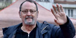 Jean Reno fait une énorme boulette dans "C à vous", le regard de Franck Dubosc en dit long