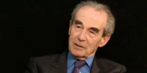 Shoah, abolitionnisme, antisémitisme... Un Robert Badinter intime à découvrir dans l'ouvrage "Vivre"
