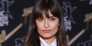 Transformée, Clara Luciani change radicalement de couleur de cheveux pour son nouveau projet