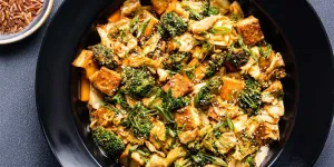 Tofu sauté, sauce au beurre de cacahuète
