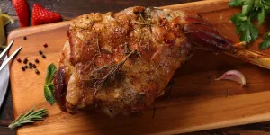 Recette de Paques : Laurent Mariotte dévoile son secret pour un gigot d’agneau réussi, un ingrédient méconnue, mais plein de saveur