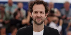 Affaire l’abbé Pierre : Benjamin Lavernhe, qui incarne le prêtre dans un biopic, réagit au scandale