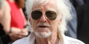 "Je suis sur la paille" : Hugues Aufray ruiné et forcé de vendre sa maison à Marnes-la-Coquette