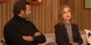 "Je ne m'en suis pas moquée" : Isabelle Huppert revient sur les mauvaises critiques reçu par ce film culte lors de sa sortie