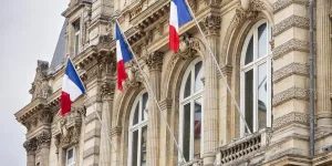 Jules, 30 ans, bac + 5 en communication publique : "Si un élu perd une élection, ses collaborateurs sont congédiés sans prime de précarité"