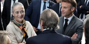 Six fois moins payé à France Télé qu'à TF1 : à combien renoncent les patrons du secteur public ?