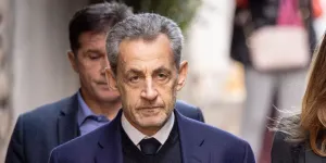 Un balai, du thon et des yaourts... Les premières infos sur la nouvelle vie de Nicolas Sarkozy en prison
