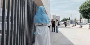 Le Conseil d'Etat valide l'interdiction de l'abaya à l'école, jugée compatible avec les libertés fondamentales