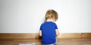 L'épuiser avec des activités, imiter le bouddha... Comme s'adresser à un enfant de 2, 7 ou 13 ans ?