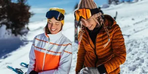 Sports d’hiver : voici pourquoi la protection solaire s’avère tout aussi indispensable qu’en été