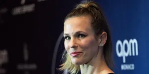 "Une jeune fille face à deux mecs…", Lorie Pester dézingue Pascal Bataille et Laurent Fontaine, 20 ans après une interview "gênante"