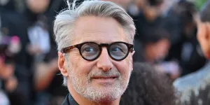 "Ce n’est plus la peine de se battre", Antoine de Caunes, 71 ans, se confie sur son rapport à la vieillesse