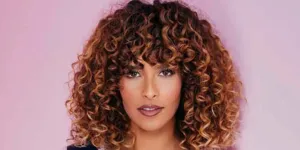 Miss France 2026 : Julie Zitouni, la Miss Provence déchue, annonce porter plainte pour diffamation et cyberharcèlement