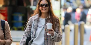 Katie Holmes adopte ces chaussures incontournables de l’automne