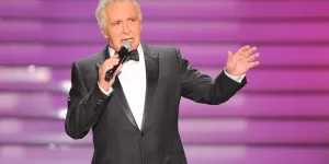 "Ce sont des connes" : Michel Sardou explose et tacle les féministes dans "Sept à huit"