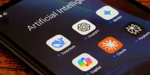 Vous vous informez sur l’actualité grâce aux IA ? Voici pourquoi vous devriez douter de leurs réponses : une enquête menée par 22 médias européens - RTBF Actus