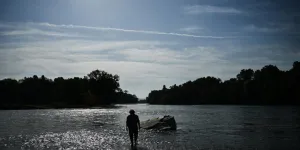 France: l’État abandonne un projet de barrage contesté sur la dernière zone encore sauvage du Rhône