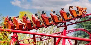 Le Défi du Dragon : un nouveau roller coaster arrive enfin à Paris et nous l’avons testé