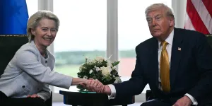 Donald Trump et Ursula von der Leyen annoncent un accord sur des droits de douane à 15 % sur les produits européens